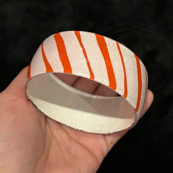 CLAIRE’S Striped Orange & White Plastic Bangle Bracelet - Picture 3 of 4